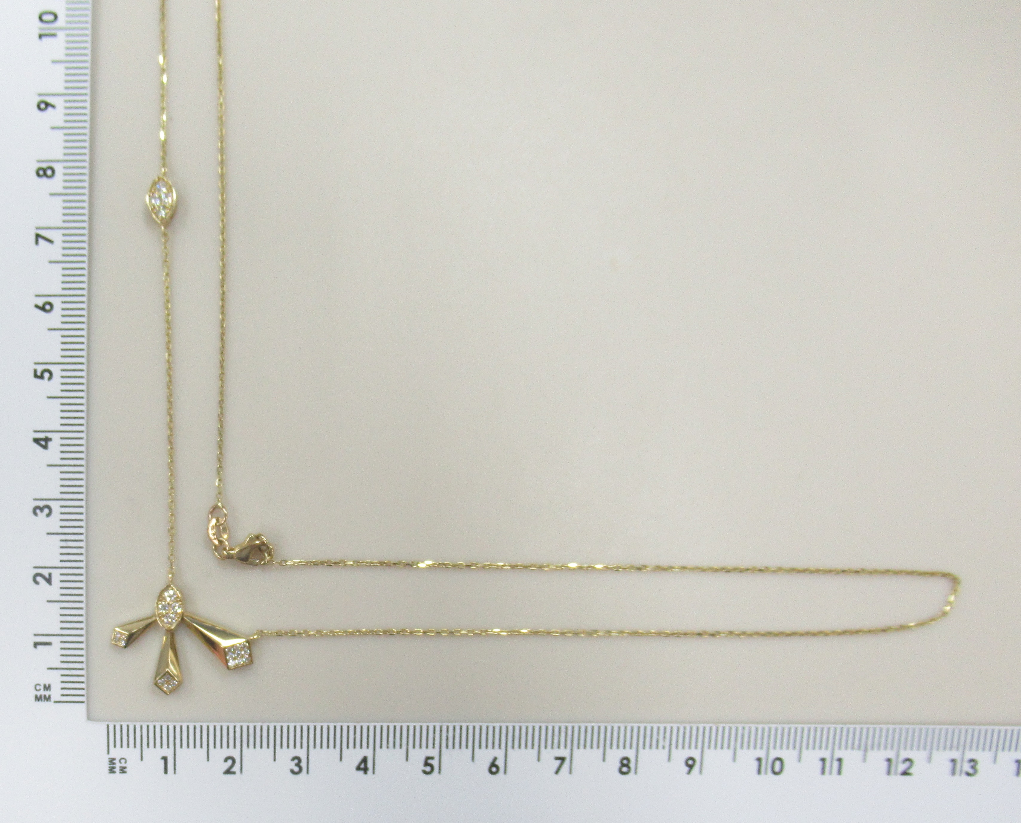 Колье из желтого золота с бриллиантами